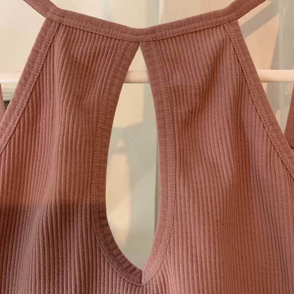 Dusty Rose crop key hole tank top - Picture 2 of 4